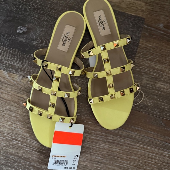 Sandals - Picture 4 of 6